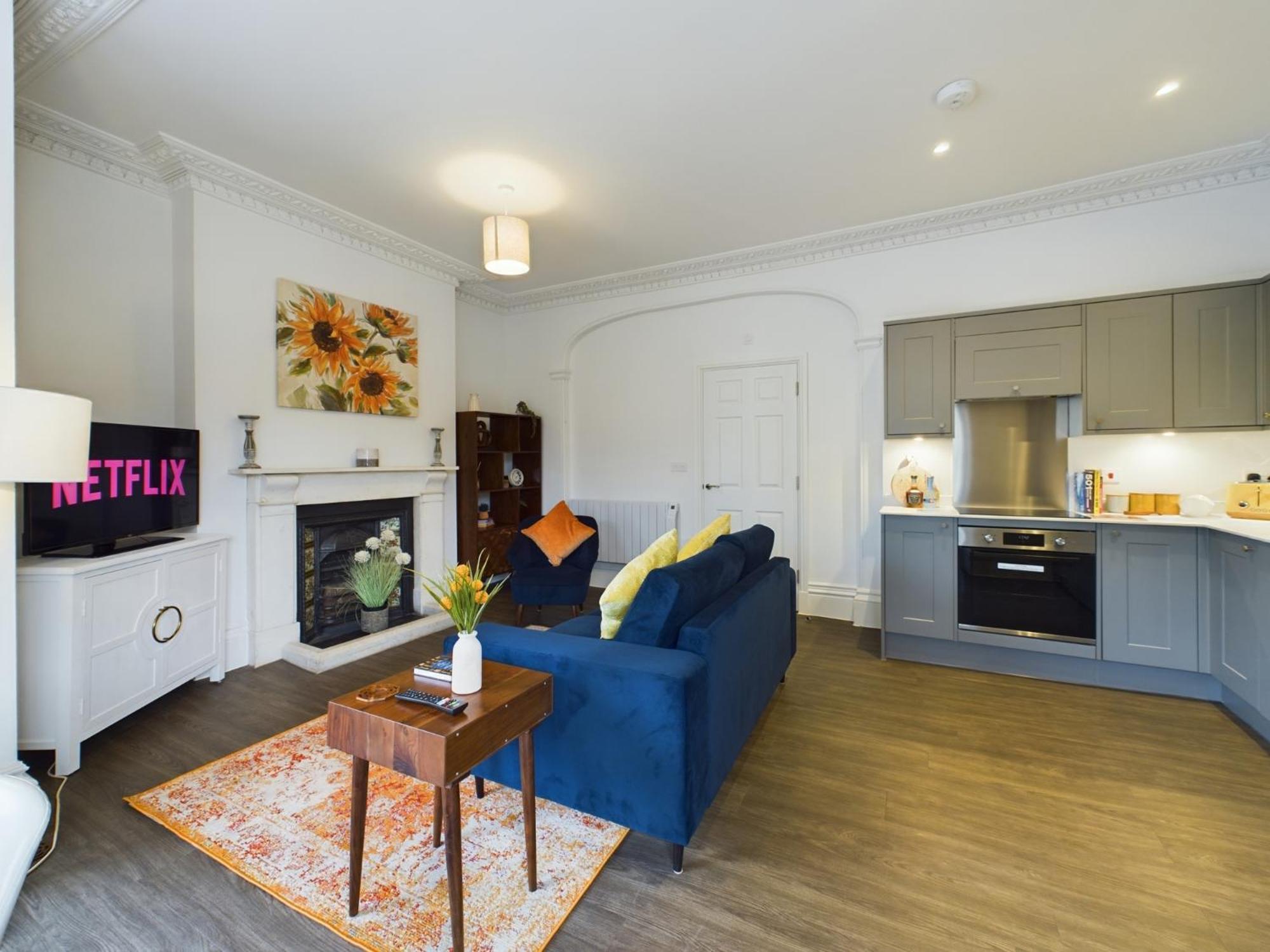 Belle Vue Regency King Size W Free Parking Apartment Cheltenham Exterior photo
